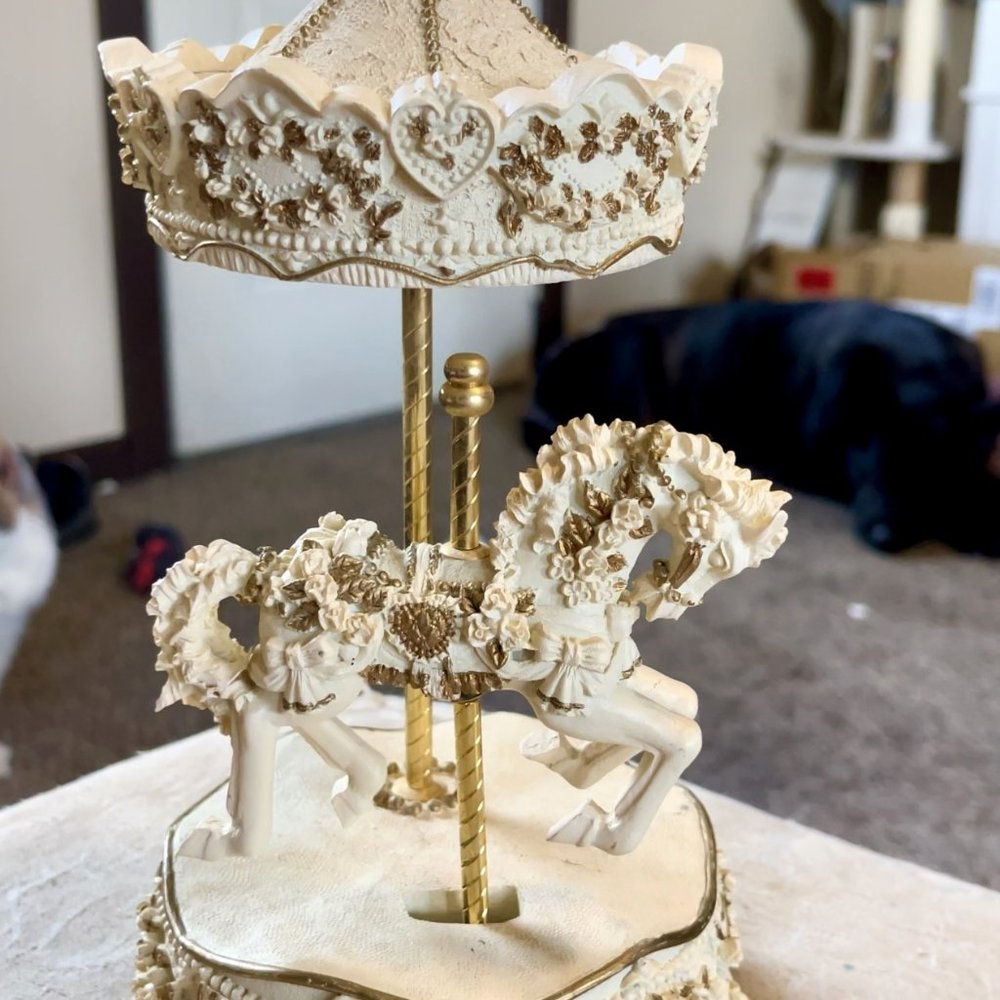 Musical carousel - Picture 3 of 3